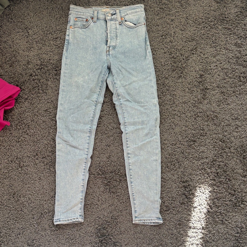 Levi’s Wedgie Skinny Ankle Jean
